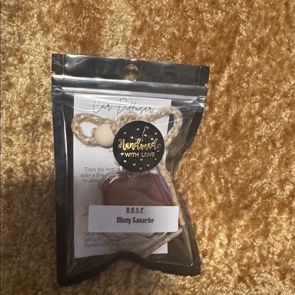 Minty Ganache Apple Car Diffuser by Department Of Scents Emporium - Picture 6 of 7